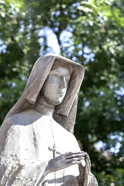 Estátua de Santa Faustina no altar Três milênios, Igreja em Skalka, Cracóvia, Polônia — Fotografia de Stock