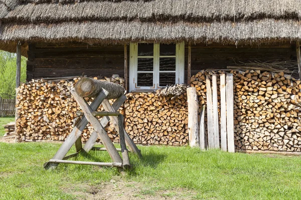 Old traditional wooden polish cottage in open-air museum, Kolbuszowa, Poland — Stock Photo, Image