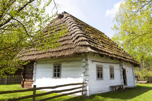 Stary dom drewniany staropolskich w skansenie, Kolbuszowa, Polska — Zdjęcie stockowe