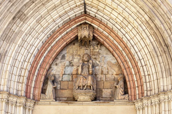 Фасад готической церкви Санта Мария дель Мар, Барселона, Испания — стоковое фото