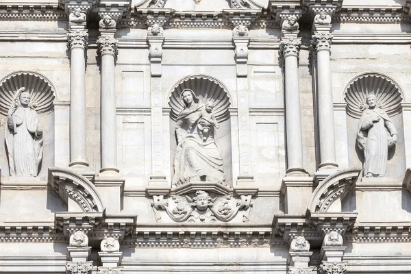 바로크 식 façade 헤로 나, 스페인의 성자 메리의 대성당의 세부 사항 — 스톡 사진