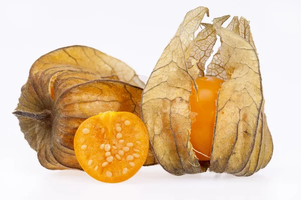 Frutta Physalis (Physalis peruviana) isolata su fondo bianco — Foto Stock