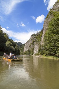  Dunajec River Gorge. Tekne rafting görüntülemek.