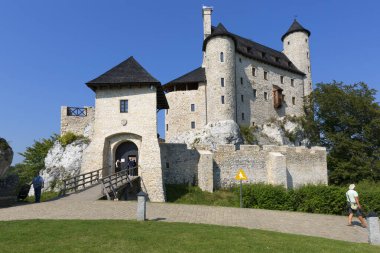 Bobolice Kalesi, Silezya, Polonya - 16 Eylül 2020: Polonya Jurassic Highland 'da bulunan Ortaçağ kraliyet Bobolice Kalesi