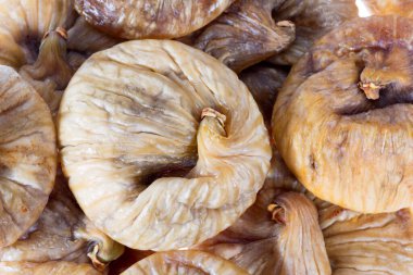 Kurumuş incir meyvelerinin arka planı, yakın plan.