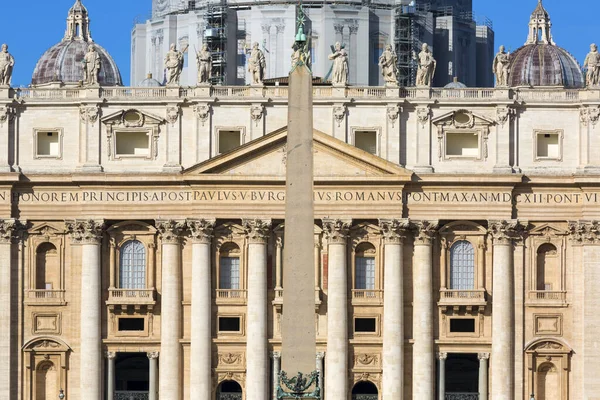 意大利罗马梵蒂冈 2020年10月9日 圣彼得大教堂立面和圣彼得广场的埃及方尖碑 — 图库照片