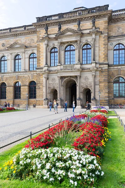 ドレスデン ドイツ 2020年9月23日 18世紀のバロック様式のツヴィンガー宮殿 スーパーギャラリーでの眺め — ストック写真