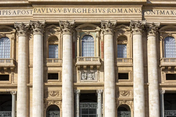 意大利罗马梵蒂冈 2020年10月9日 圣彼得大教堂立面 巴尔科尼称之为 祝福之家 新当选的教皇从那里向乌尔比和奥尔比献上他的第一个祝福 — 图库照片