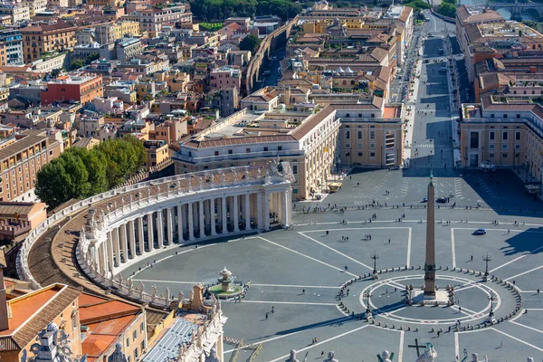 意大利罗马梵蒂冈 2020年10月9日 从圣彼得大教堂圆顶俯瞰Sait Peter Square的空中景观 由于Covid 19禽流感大流行 游客很少 — 图库照片