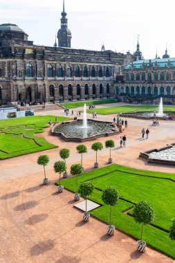 Dresden, Almanya - 23 Eylül 2020: 18. yüzyıl Barok Zwinger Sarayı, Semper Galerisi