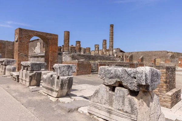 Forum För Staden Förstörd Genom Utbrottet Vulkanen Vesuvius Över Templet — Stockfoto