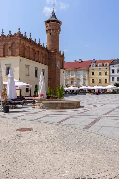 Tarnow Polonia Luglio 2021 Piazza Cittadina Con Edificio Mattoni Rossi — Foto Stock