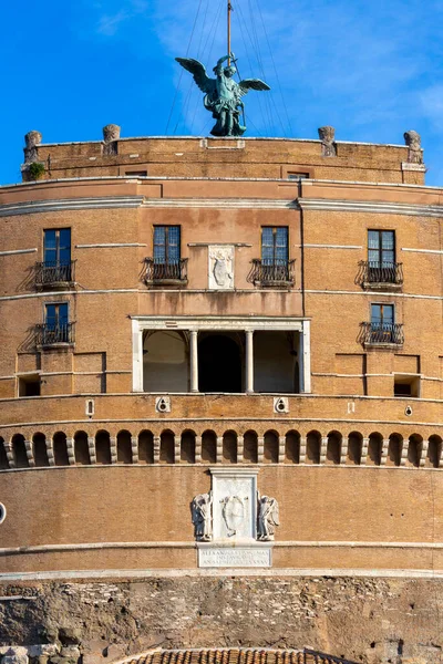 意大利罗马 2020年10月9日 2世纪的圣天使城堡 罗马皇帝哈德良的陵墓 高耸的圆柱形建筑 坐落在台伯河畔 — 图库照片
