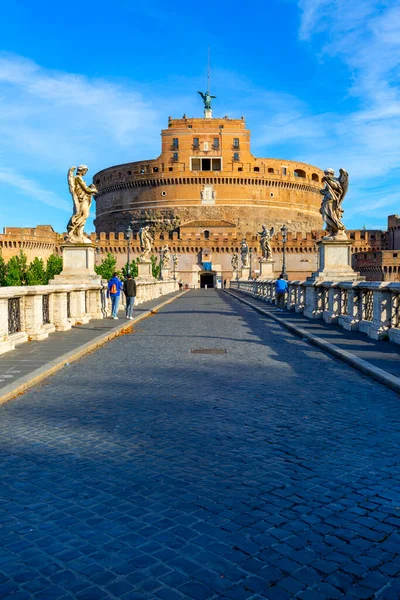 意大利罗马 2020年10月9日 2世纪的圣天使城堡 Castle Saint Angel 罗马皇帝哈德良的陵墓 位于台伯河畔 圣天使桥 圣安杰洛桥 — 图库照片