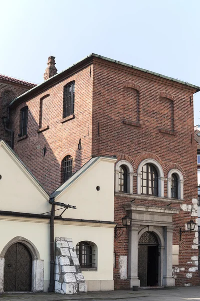 Velha sinagoga no distrito judaico de krakow - kazimierz, polônia — Fotografia de Stock