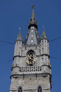 Gent, Belçika - 19 Mayıs 2023: Gent (Het Belfort van Gent), şehir merkezindeki St. Bavo Meydanı 'nda bulunan ortaçağ çan kulesi. Belçika 'nın en uzun çan kulesidir.