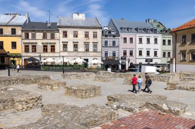 Lublin, Polonya - 24 Mayıs 2022: Eski Kilise Meydanı 'ndaki Ortaçağ Aziz Michael Kilisesi' nin kalıntıları (Plac po farze)