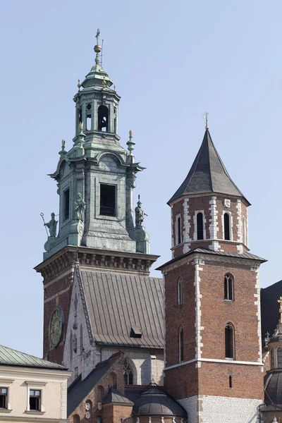 Torre del reloj del Castillo Real de Wawel en Cracovia, Polonia — Foto de Stock