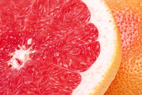 Половина красных фруктов грейпфрута, закрыть — стоковое фото