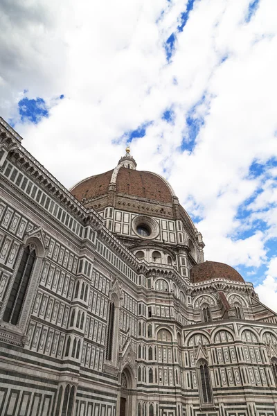 Widok na bazylikę Santa Maria del Fiore we Florencji w Włochy, Europa — Zdjęcie stockowe