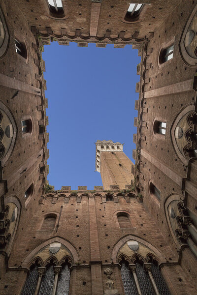 Торре-дель-Манджа-Пьяцца-дель-Кампо в Сиене, Италия
