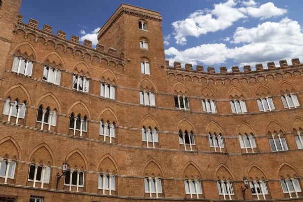 Ortaçağ bina Piazza del Campo Siena, İtalya — Stok fotoğraf