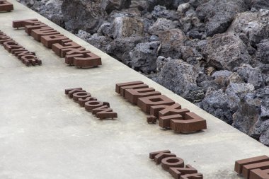 Alman Nazi imha kampı, Belzec, Polonya kurbanları anıt