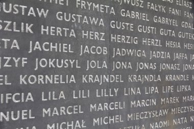 Alman Nazi imha kampı, Belzec, Polonya kurbanları anıt