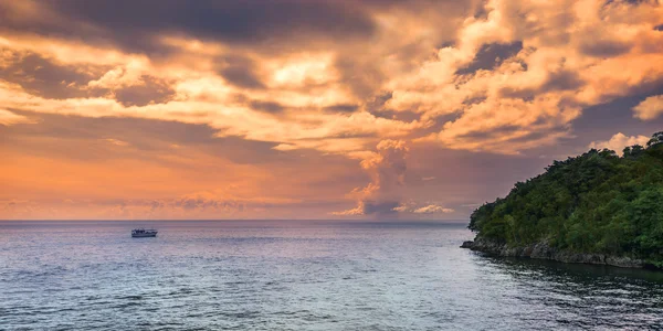 Trinidad ve Tobago adasında öğleden sonra panoramik deniz manzaralı — Stok fotoğraf