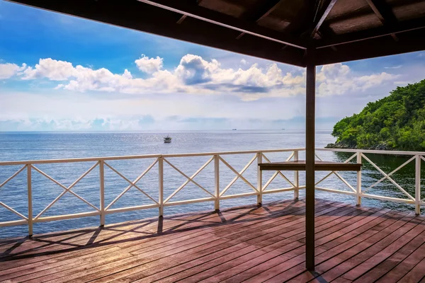 Balkon veranda uitzicht op zee in Trinidad en Tobago eiland — Stockfoto