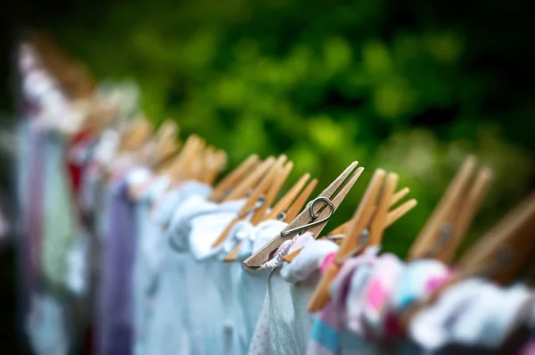 Eco-vriendelijke wassen lijn Wasserij drogen — Stockfoto