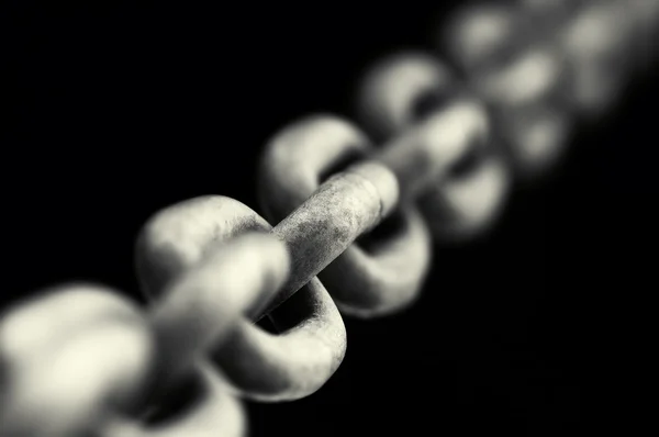 Strong chain black background concept abstract single linked — Stock Photo, Image