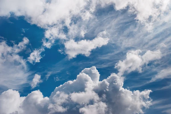 Blue sky and clouds background — Stock Photo, Image