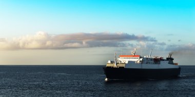 Feribot yolcu taşıyan tekne yelken sunrise Trinidad ve Tobago