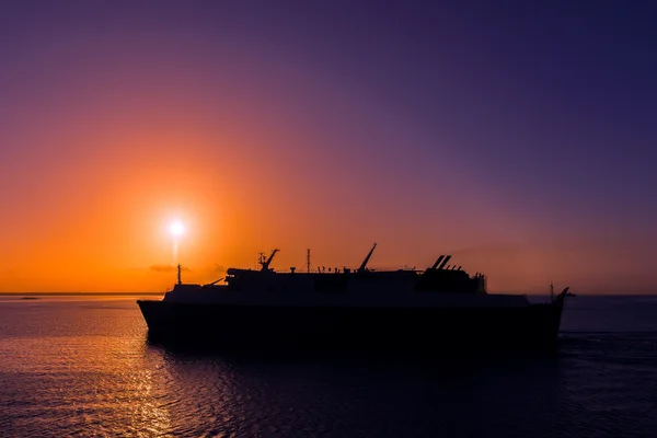 Veerboot cruisen in de Caribbean sunset Trinidad en Tobago — Stockfoto