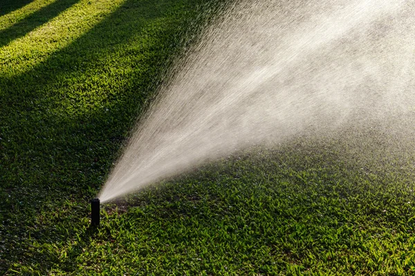 Outdoor garden lawn maintenance sprinkler watering system — Stock Photo, Image