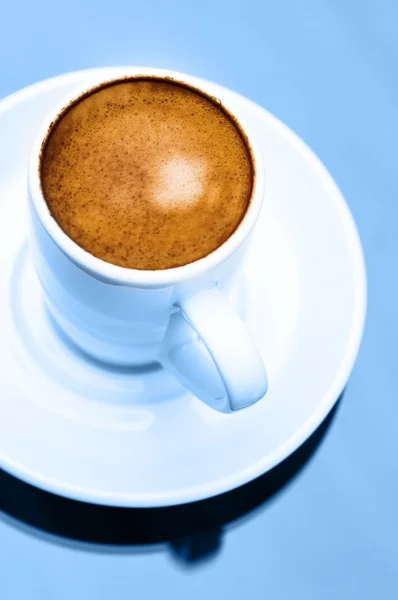 Espresso Kaffeetasse Nahaufnahme Makro kühles Farbkonzept — Stockfoto