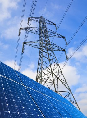 Güneş panelleri ve pilonlar