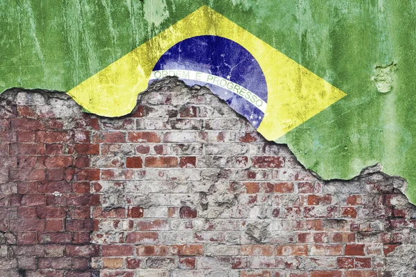 Brasilianische Flagge auf grunziger Mauer — Stockfoto