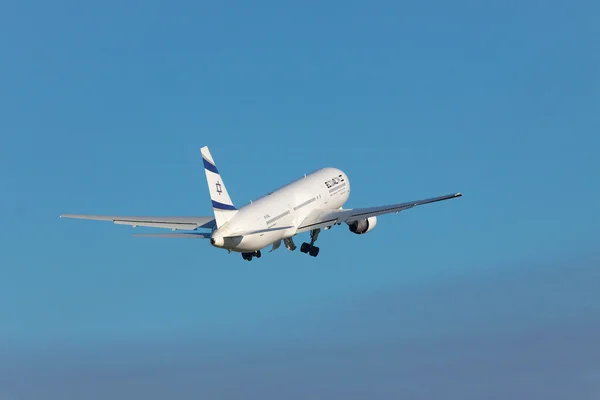Ель Аль Боїнг 767 пасажирський літак — стокове фото