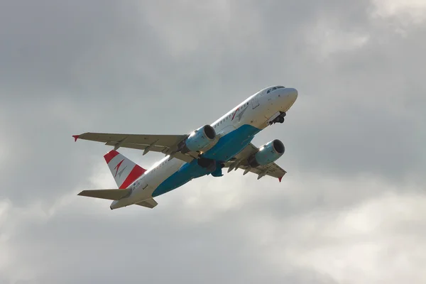 Австрійські авіалінії Airbus A319 — стокове фото