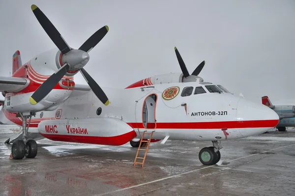 Antonov An-32 aereo pompiere — Foto Stock