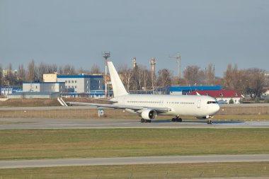 Yolcu uçağı üstünde uçak pisti