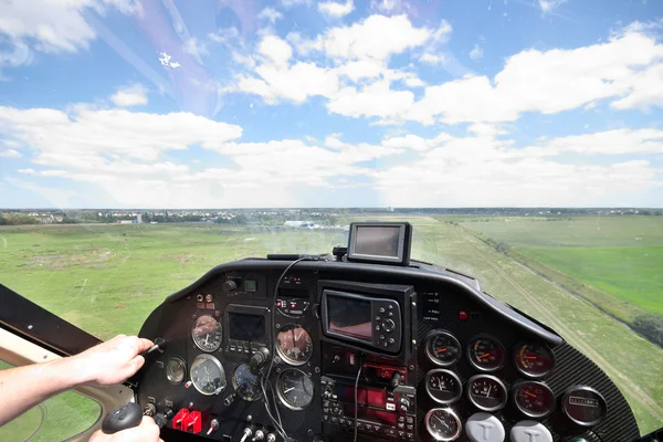 Små flygplan som landar — Stockfoto