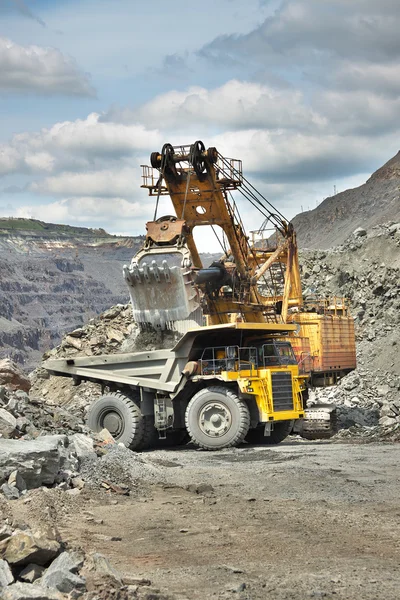 Iron ore mining — Stock Photo, Image