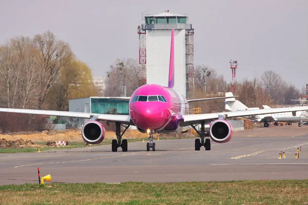 Wizz Air Airbus A320 — Stok fotoğraf