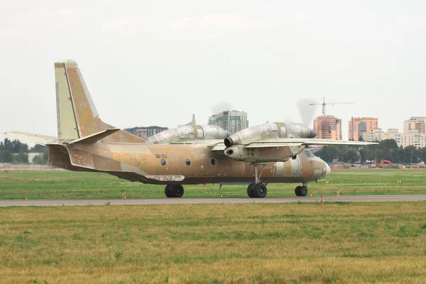 Antonov An-32 Avion cargo — Photo