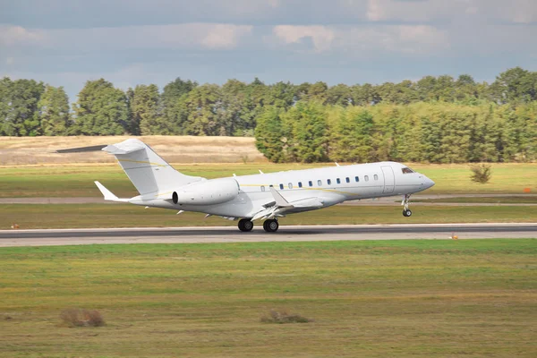 Business jet leszállás — Stock Fotó