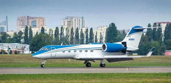 乌克兰基辅 2020年9月4日 湾流G Iv商务专机在机场着陆 — 图库照片
