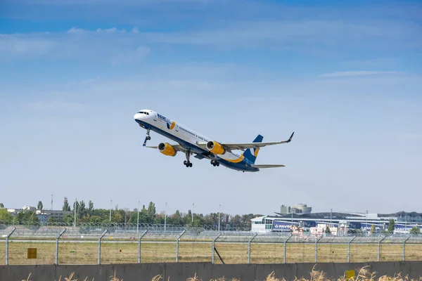 Boryspil Ουκρανία Σεπτεμβρίου 2020 Azur Air Ukraine Boeing 757 300 — Φωτογραφία Αρχείου